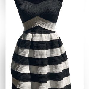 🔥ADORABLE B.Darlin striped strapless mini dress🔥